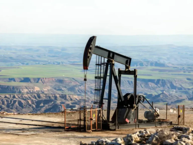 Onshore-vs-Offshore-Drilling-2